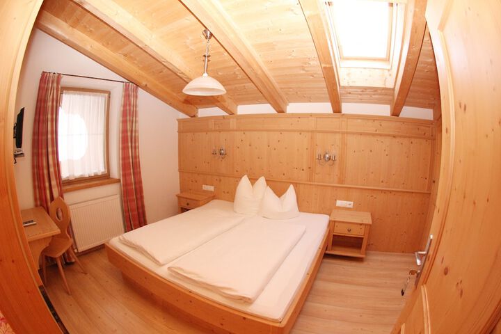 Room 10 of 60
