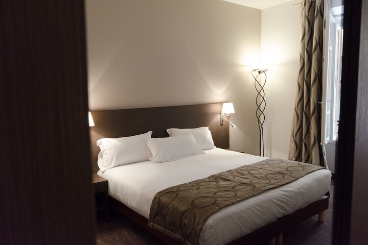 Room 5 of 17