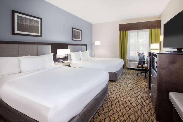 2 Queen Beds Accessible (1 of 7)