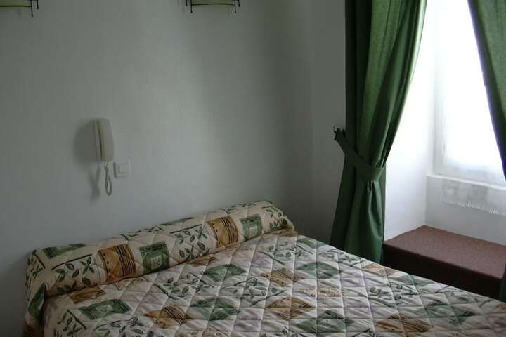 Room 4 of 35