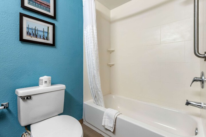 1 King Bed Suite (29 of 29)