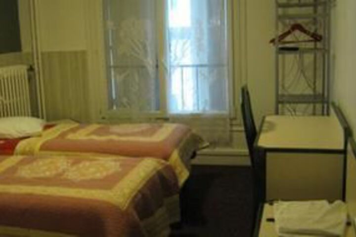 Room 25 of 28