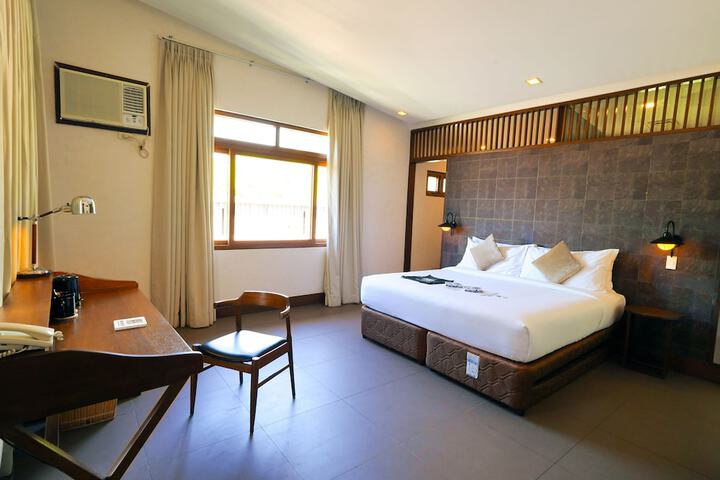 Room 18 of 104
