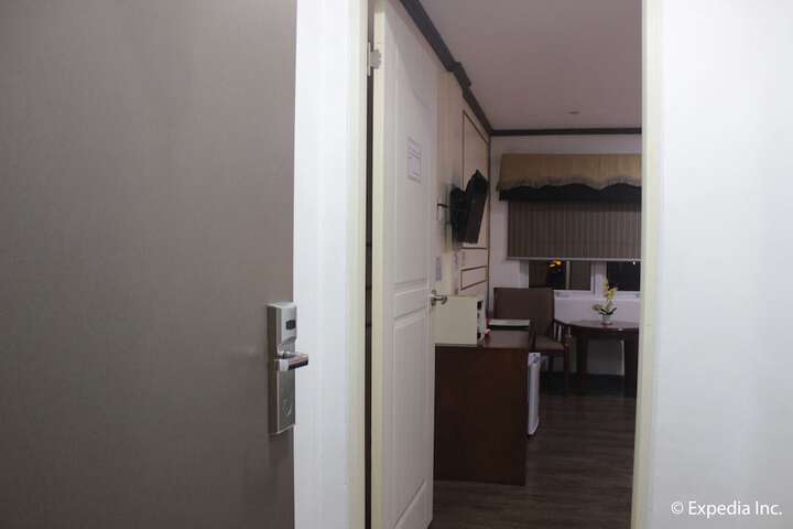 Room 62 of 98