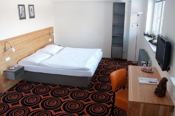 Room 3 of 49