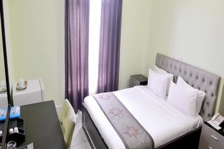 Room 6 of 15