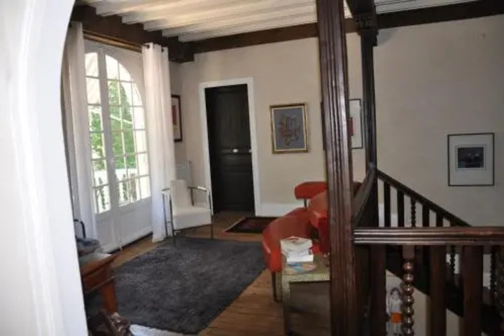 Room 7 of 16