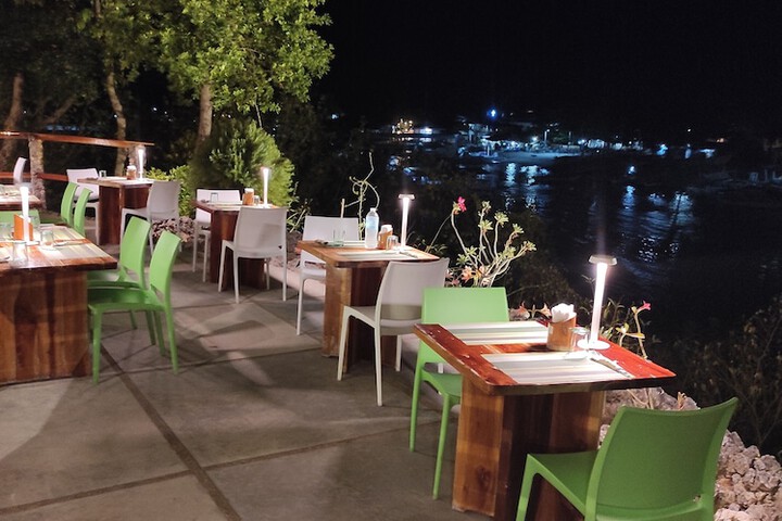 Dining 52 of 81