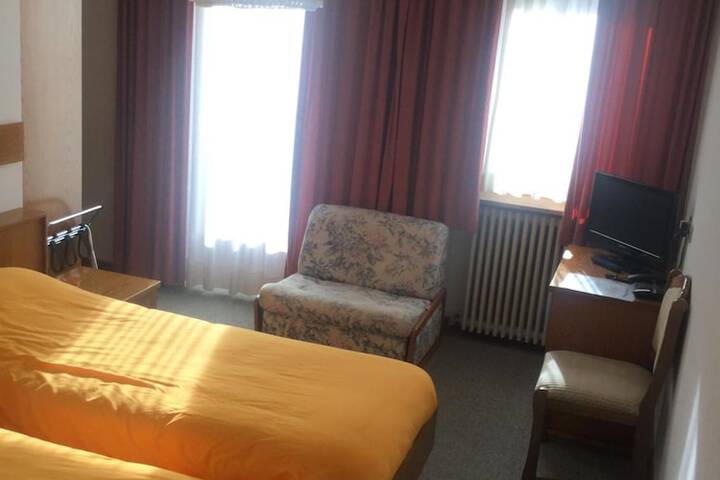 Room 9 of 49