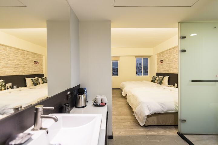 Room 27 of 61