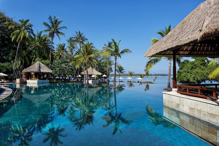 Hotel with Pool