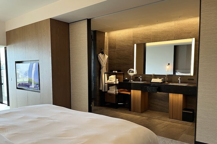 Room 28 of 98