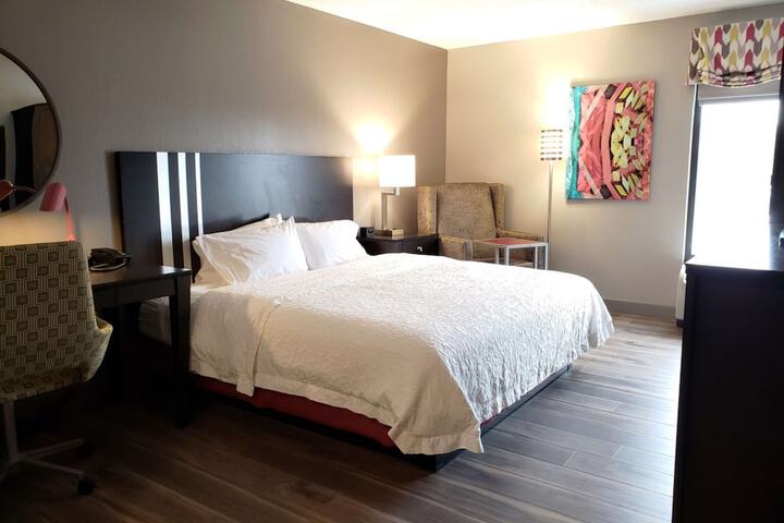 1 King Bed (5 of 22)