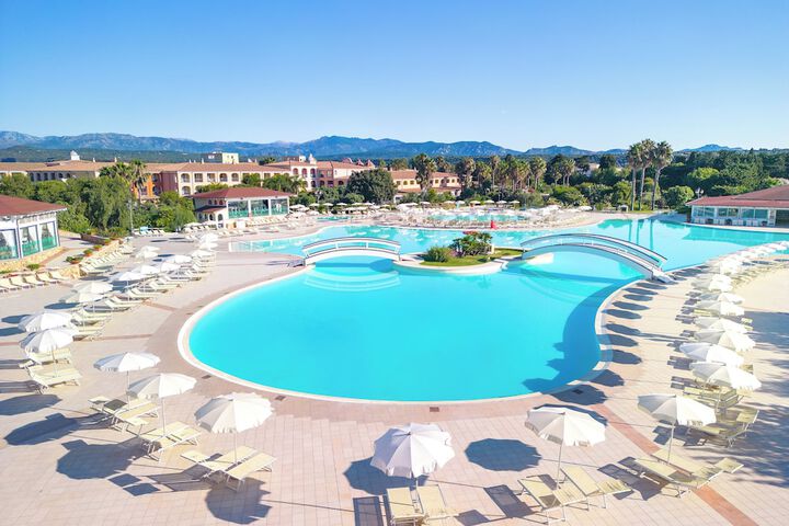 Hotel with Pool