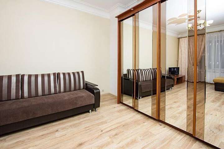 Room 9 of 13