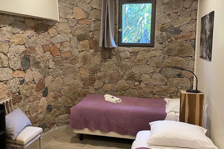 Room 23 of 144