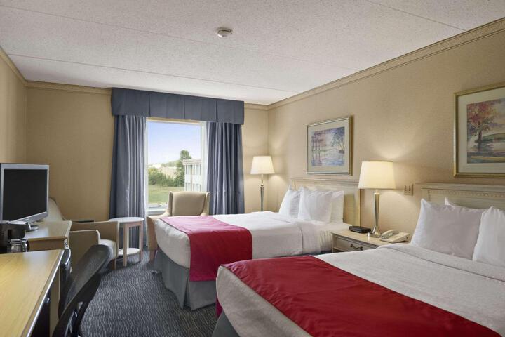 2 Double Beds (2 of 4)