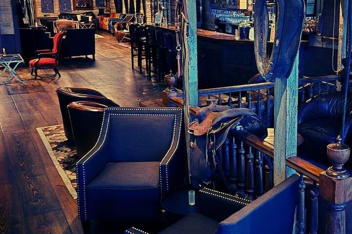 Lounge 56 of 64