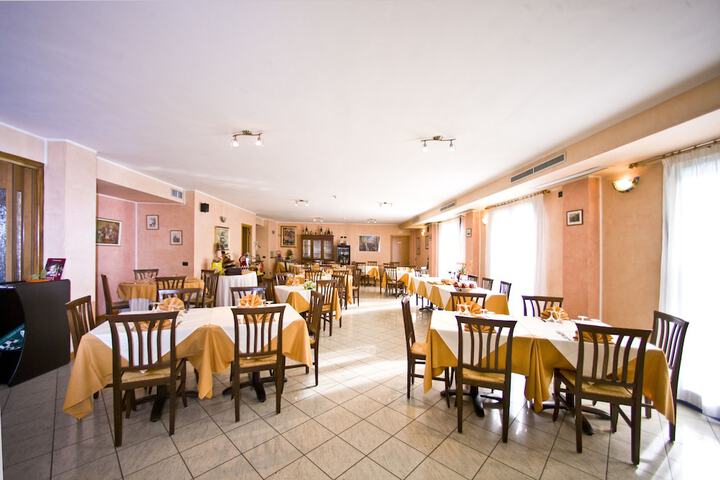Dining 21 of 47