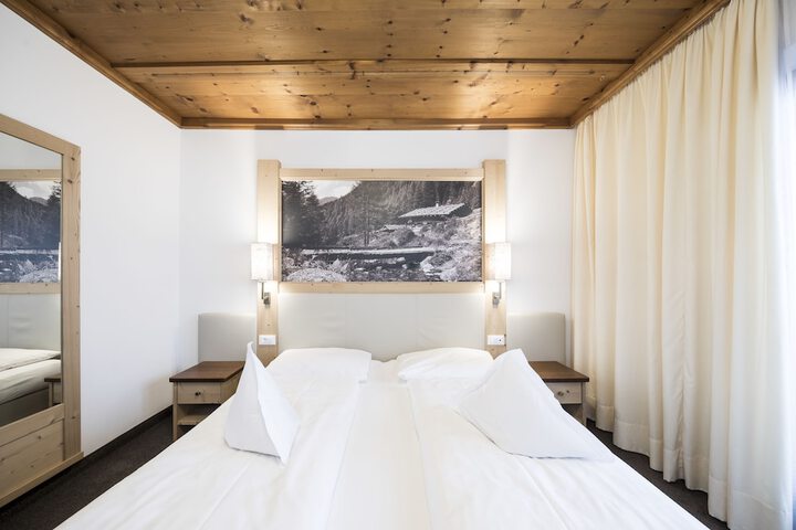Room 2 of 29