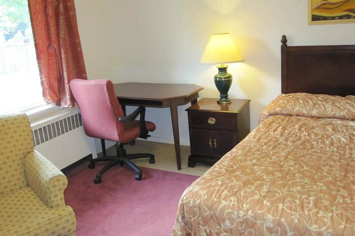 Room 7 of 16