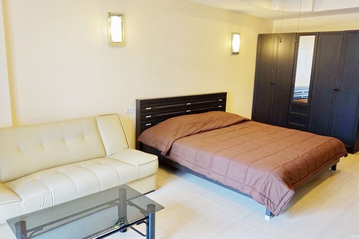 Room 8 of 77