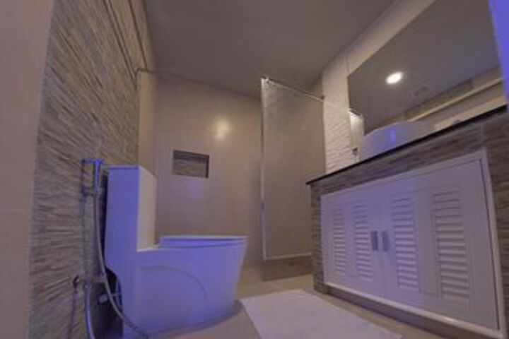 Room 2 of 38