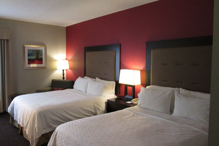 Standard 2 Queen Beds Accessible (3 of 19)