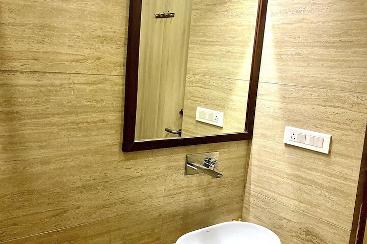 Room 25 of 49