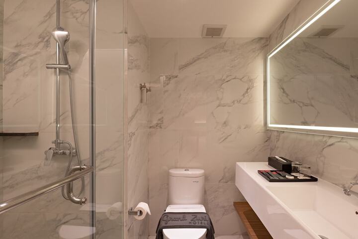 Room 14 of 28