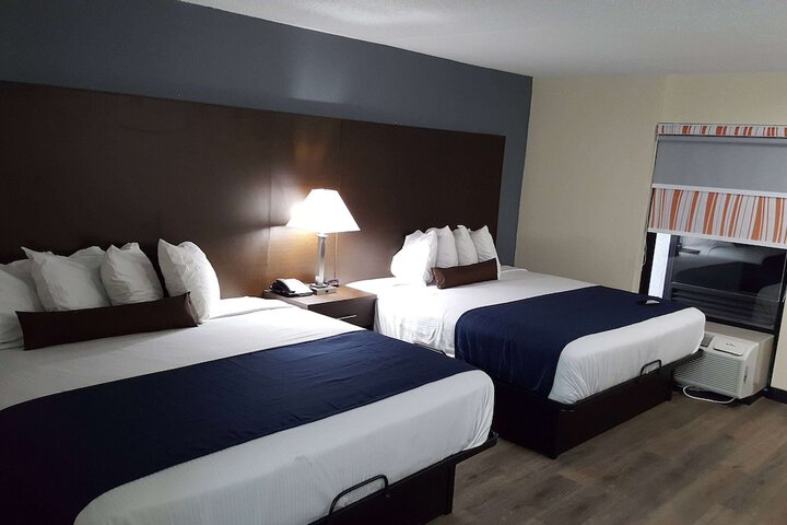 2 Queen Beds (3 of 15)