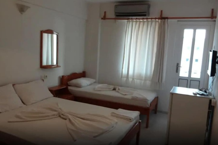 Room 4 of 13