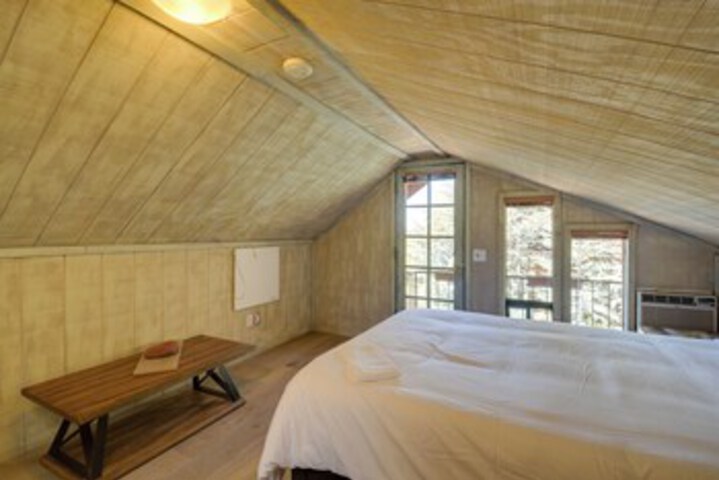 Room 13 of 93