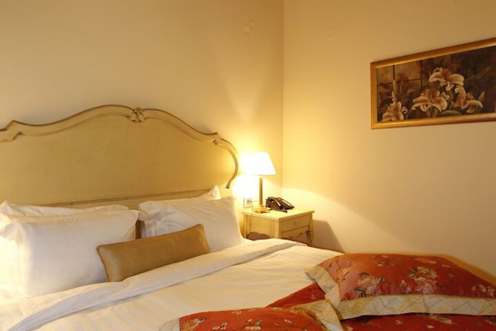 Room 11 of 31
