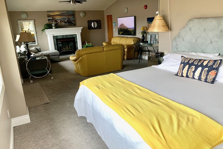 Room 3 of 73