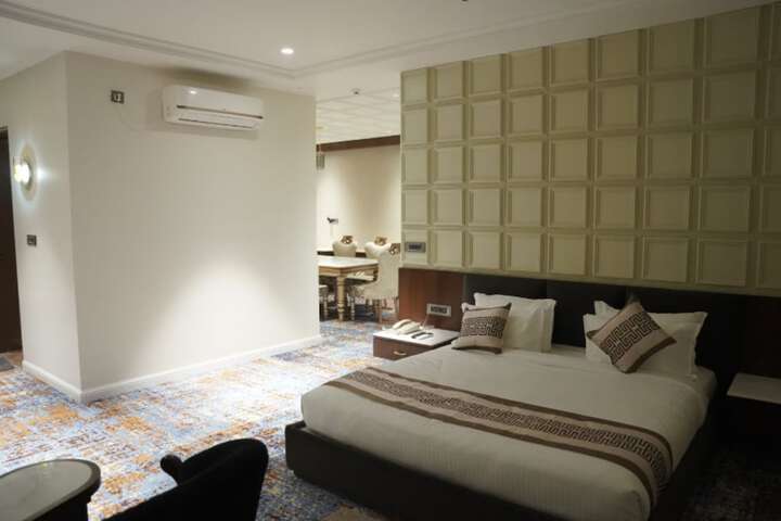 Room 18 of 38