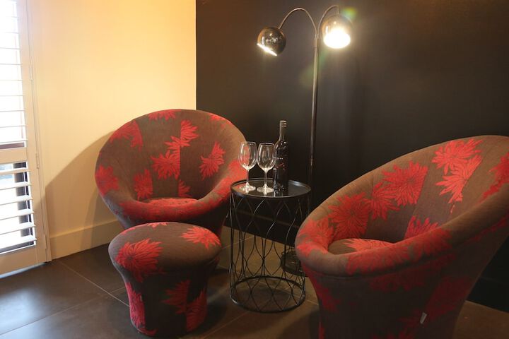 Room 7 of 12