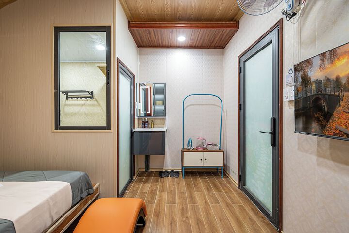 Room 20 of 33