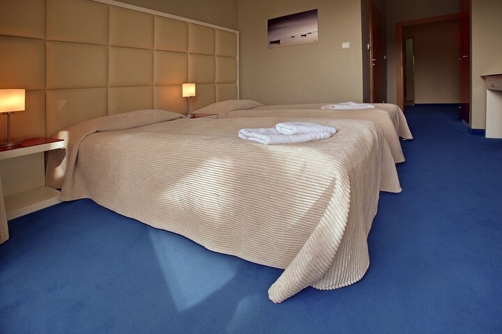 Room 4 of 43