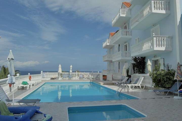 Pool 11 of 25