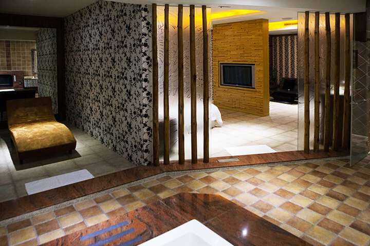 Room 35 of 79
