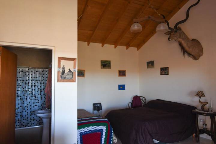 Room 2 of 32