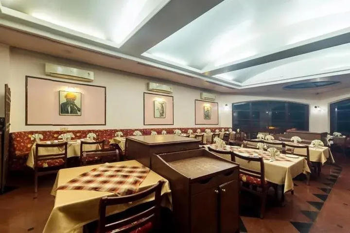 Dining 10 of 11