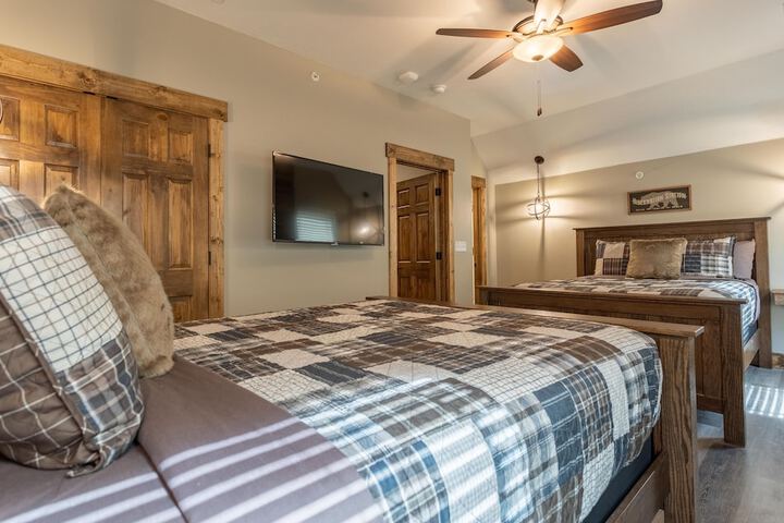 Room 4 of 43