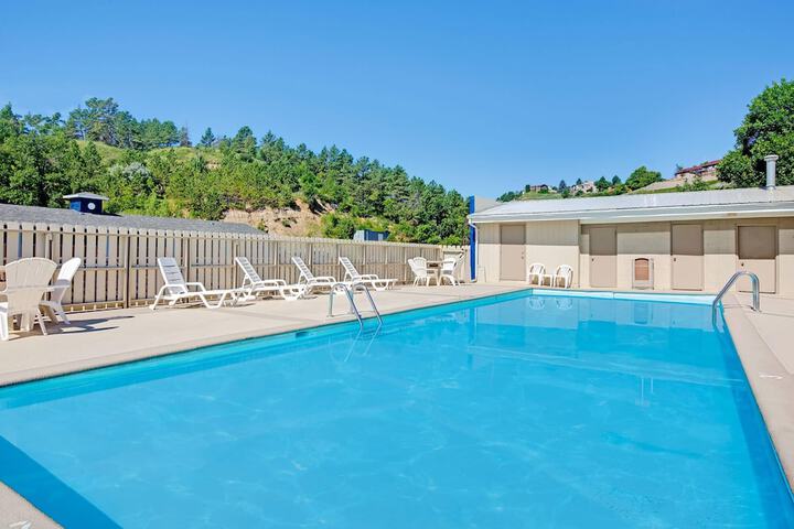 Pools & Facilities