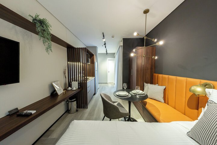 Room 43 of 184
