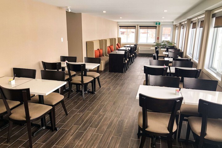 Breakfast/Coffee Service 22 of 30