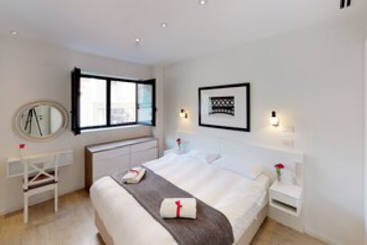 Room 27 of 29