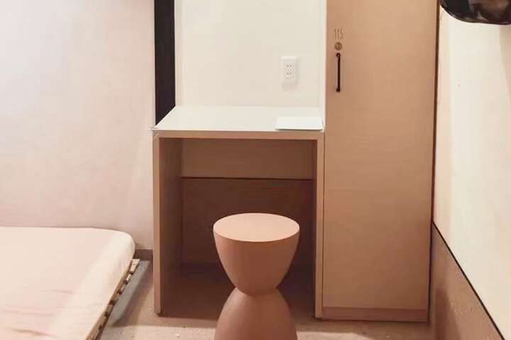 Room 5 of 81