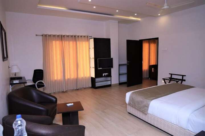 Room 12 of 48